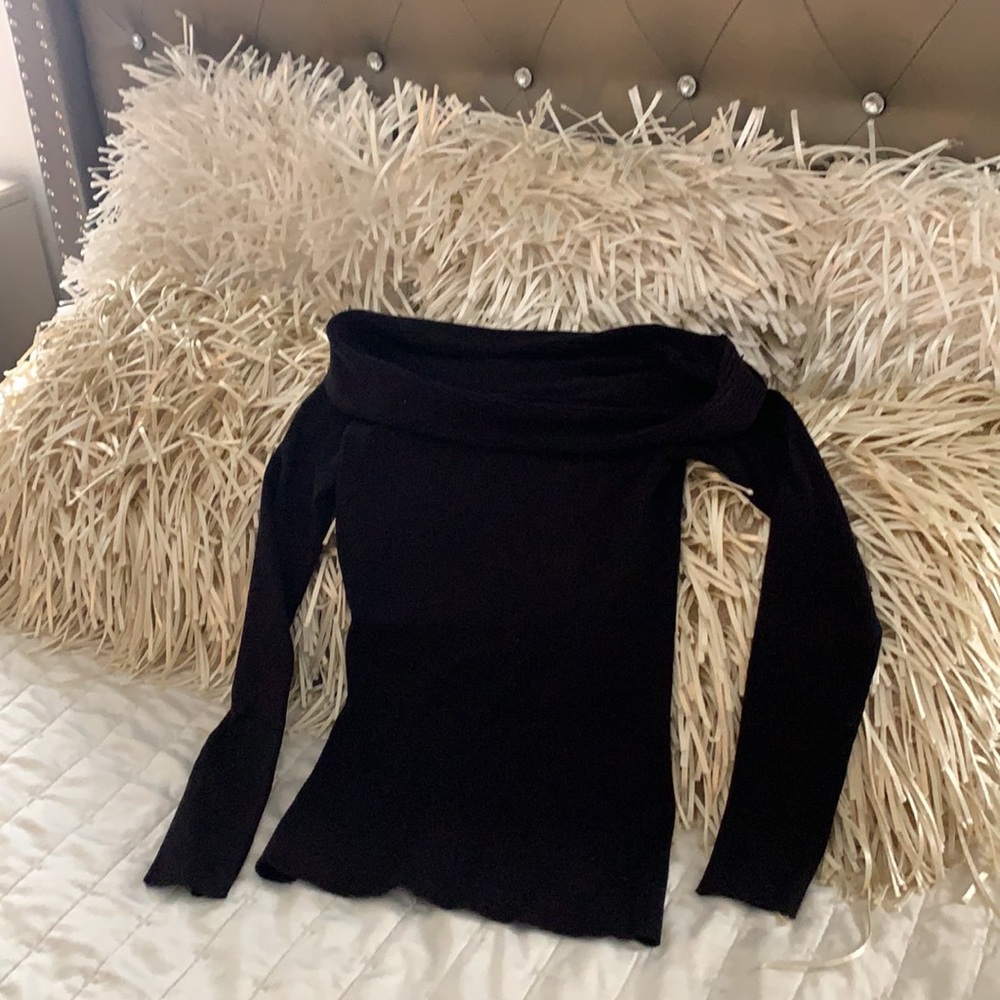 Like new! Off the shoulder Sweater